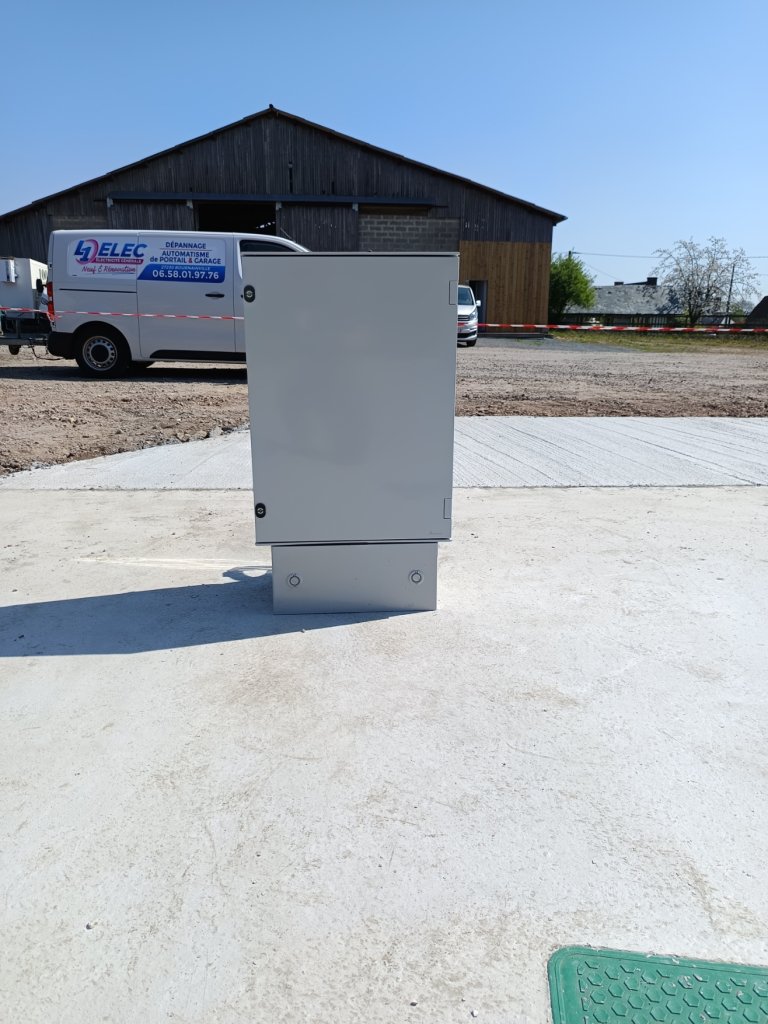 Tableau électrique mis en place pour un bâtiment industriel.