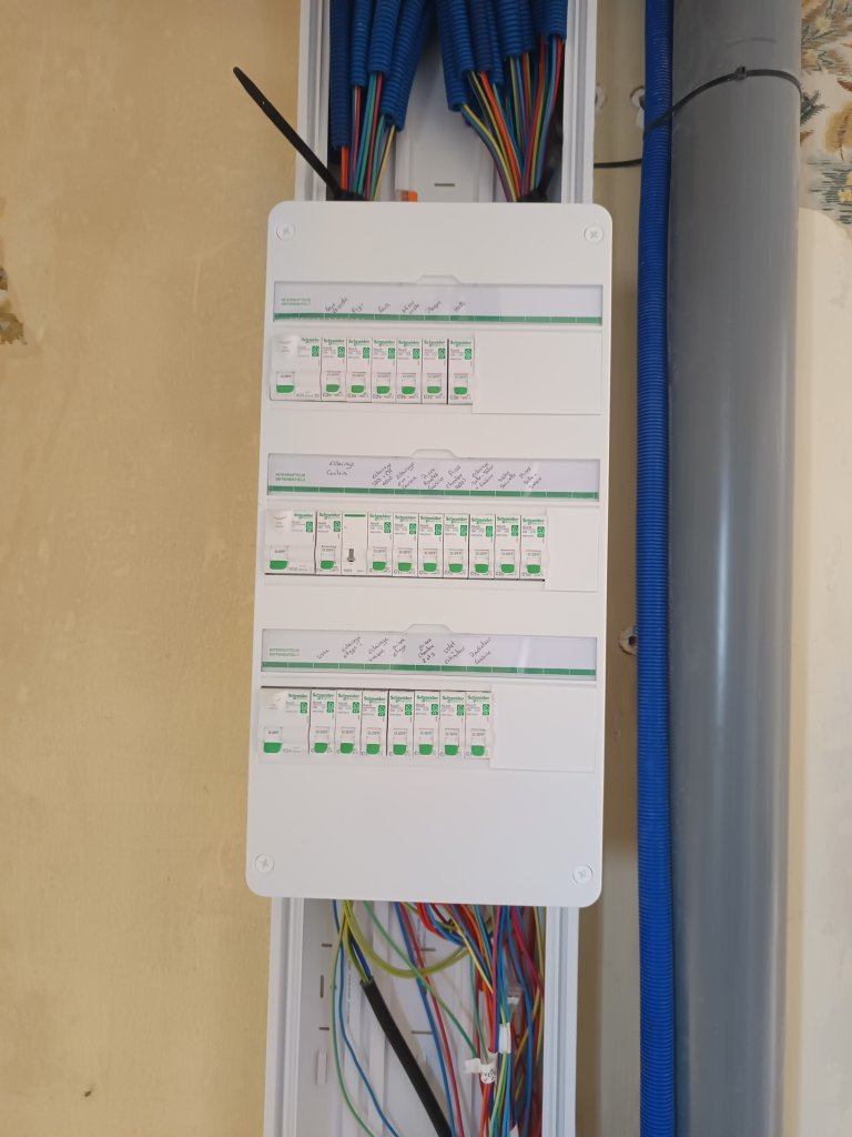 Tableau électrique remis aux normes.