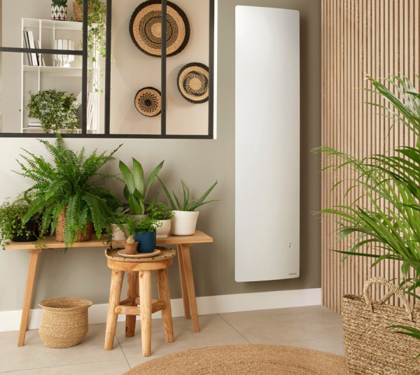 Radiateur à inertie sèche dans un salon.
